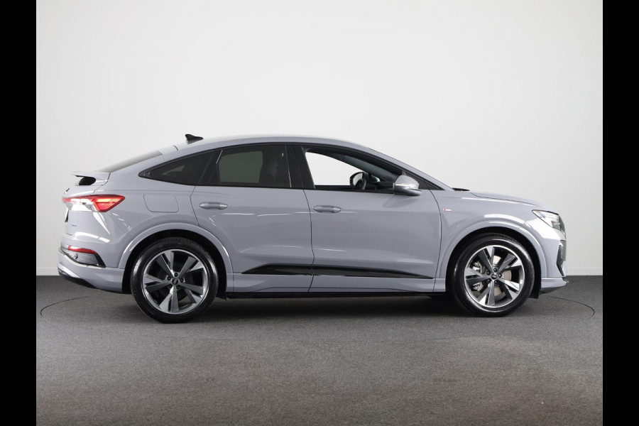 Audi Q4 Sportback e-tron S edition e-tron 45 82 kWh 210 kW / 286 PK Sportba Comfortpakket, adpative cruise control, achteruitrijcamera, optiek pakket zwart plus