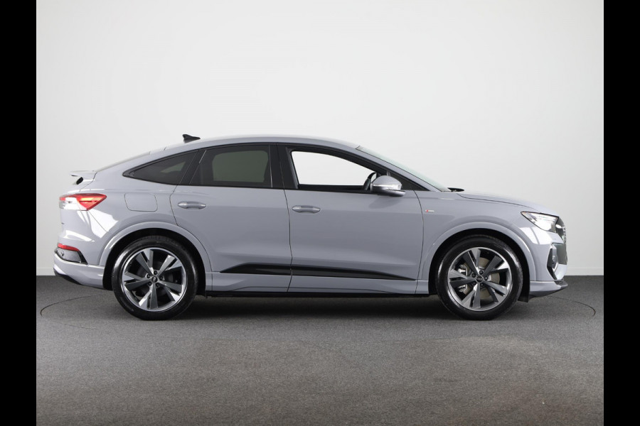 Audi Q4 Sportback e-tron S edition e-tron 45 82 kWh 210 kW / 286 PK Sportba Comfortpakket, adpative cruise control, achteruitrijcamera, optiek pakket zwart plus