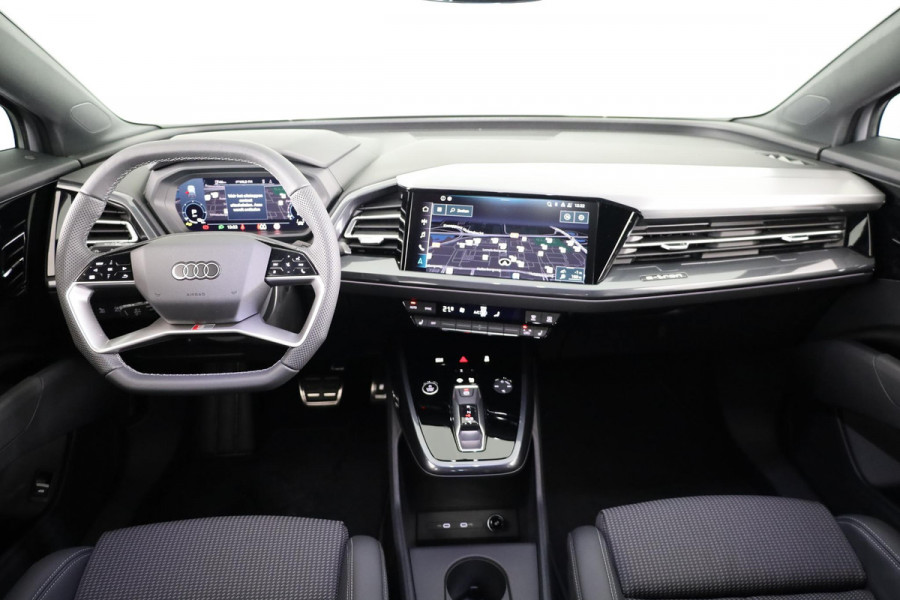 Audi Q4 Sportback e-tron S edition e-tron 45 82 kWh 210 kW / 286 PK Sportba Comfortpakket, adpative cruise control, achteruitrijcamera, optiek pakket zwart plus