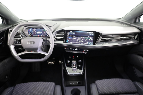 Audi Q4 Sportback e-tron S edition e-tron 45 82 kWh 210 kW / 286 PK Sportba Comfortpakket, adpative cruise control, achteruitrijcamera, optiek pakket zwart plus