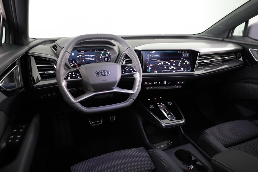 Audi Q4 Sportback e-tron S edition e-tron 45 82 kWh 210 kW / 286 PK Sportba Comfortpakket, adpative cruise control, achteruitrijcamera, optiek pakket zwart plus