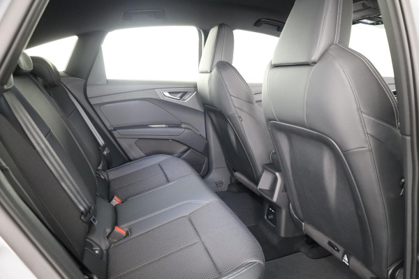 Audi Q4 Sportback e-tron S edition e-tron 45 82 kWh 210 kW / 286 PK Sportba Comfortpakket, adpative cruise control, achteruitrijcamera, optiek pakket zwart plus