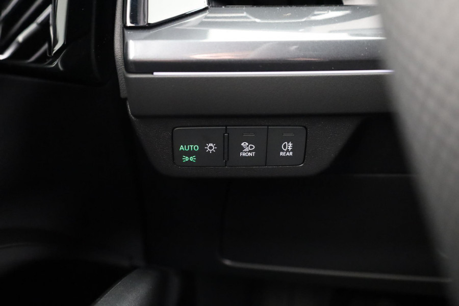 Audi Q4 Sportback e-tron S edition e-tron 45 82 kWh 210 kW / 286 PK Sportba Comfortpakket, adpative cruise control, achteruitrijcamera, optiek pakket zwart plus