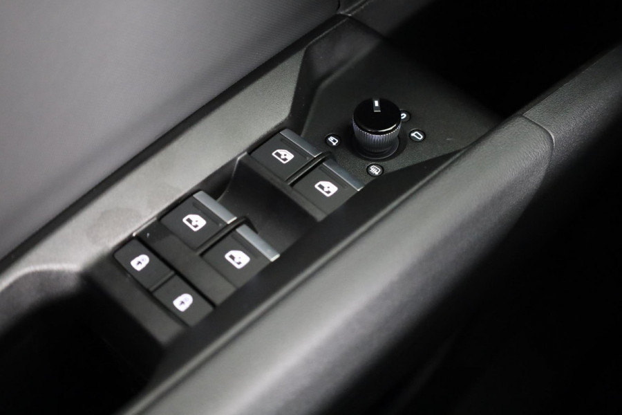 Audi Q4 Sportback e-tron S edition e-tron 45 82 kWh 210 kW / 286 PK Sportba Comfortpakket, adpative cruise control, achteruitrijcamera, optiek pakket zwart plus