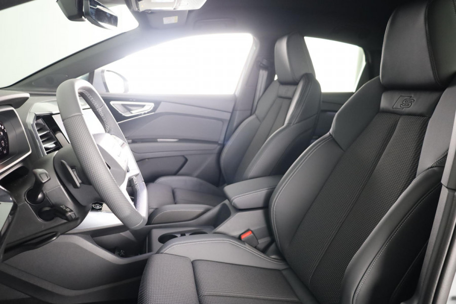 Audi Q4 Sportback e-tron S edition e-tron 45 82 kWh 210 kW / 286 PK Sportba Comfortpakket, adpative cruise control, achteruitrijcamera, optiek pakket zwart plus