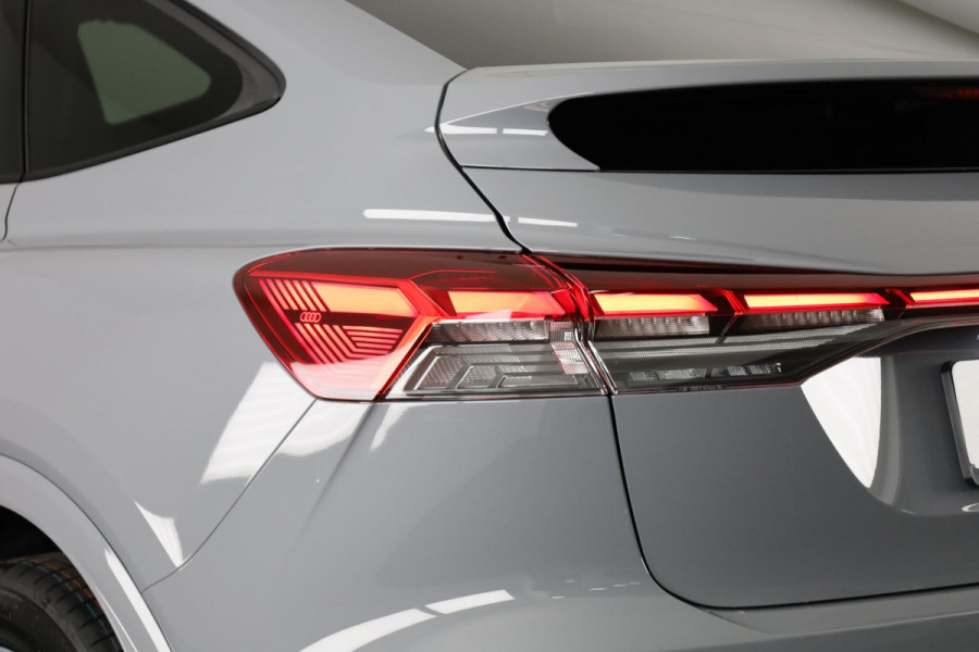 Audi Q4 Sportback e-tron S edition e-tron 45 82 kWh 210 kW / 286 PK Sportba Comfortpakket, adpative cruise control, achteruitrijcamera, optiek pakket zwart plus