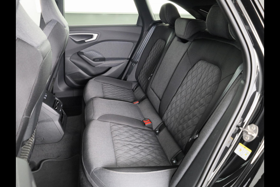 Audi A5 Avant Edition One 35 TFSI 110 kW / 150 pk Avant 7 versn. S-Edition, Tech Plus pakket, optiek pakket zwart, adaptive cruise control, verwarmbare voorstoelen, rondom camera's