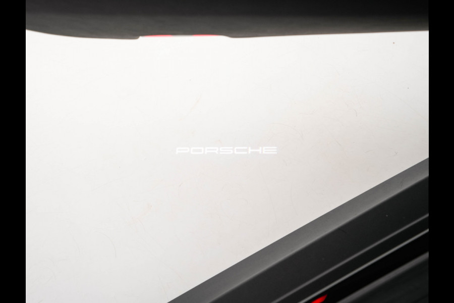 Porsche Taycan Performance 84 kWh [ 3-Fase ] Aut. *PANO | HEAT-PUMP | SPORT-CHRONO-PACK | LEATHER-MICROFIBRE | FULL-LED | MEMORY-PACK | BOSE-SOUND | AIR-SUSPENSION | BLINDSPOT | HEATED-SPORT-SEATS | CAMERA | DAB+ | ECC | PDC | 20''ALU*