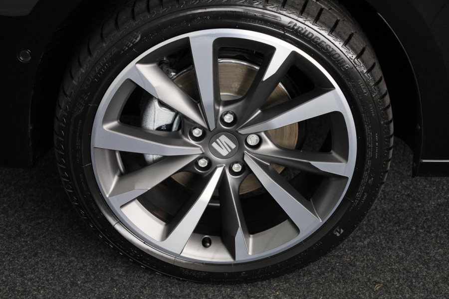 Seat Leon FR Business Intense 1.5 eTSI 150pk | Navigatie | 18 inch Lichtmetalen velgen | Parkeercamera