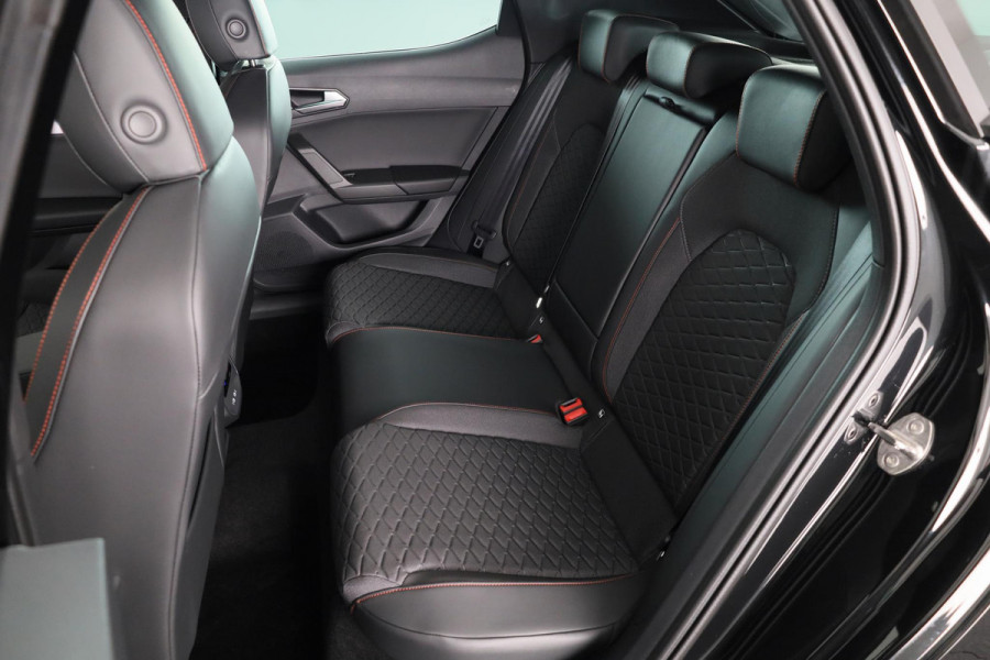 Seat Leon FR Business Intense 1.5 eTSI 150pk | Navigatie | 18 inch Lichtmetalen velgen | Parkeercamera