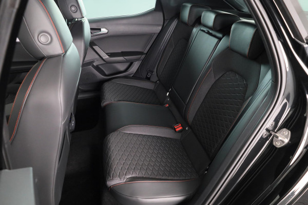 Seat Leon FR Business Intense 1.5 eTSI 150pk | Navigatie | 18 inch Lichtmetalen velgen | Parkeercamera