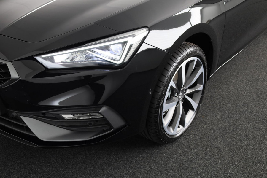 Seat Leon FR Business Intense 1.5 eTSI 150pk | Navigatie | 18 inch Lichtmetalen velgen | Parkeercamera