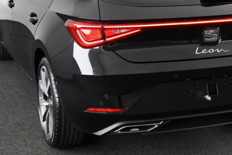 Seat Leon FR Business Intense 1.5 eTSI 150pk | Navigatie | 18 inch Lichtmetalen velgen | Parkeercamera