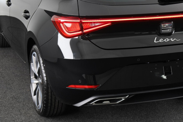 Seat Leon FR Business Intense 1.5 eTSI 150pk | Navigatie | 18 inch Lichtmetalen velgen | Parkeercamera