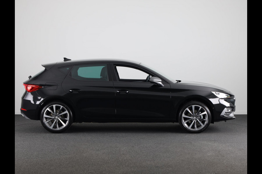 Seat Leon FR Business Intense 1.5 eTSI 150pk | Navigatie | 18 inch Lichtmetalen velgen | Parkeercamera