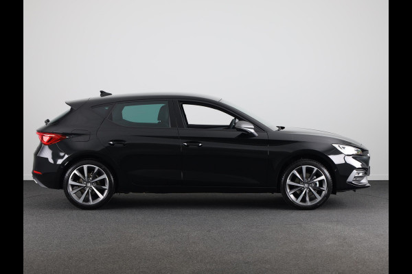 Seat Leon FR Business Intense 1.5 eTSI 150pk | Navigatie | 18 inch Lichtmetalen velgen | Parkeercamera