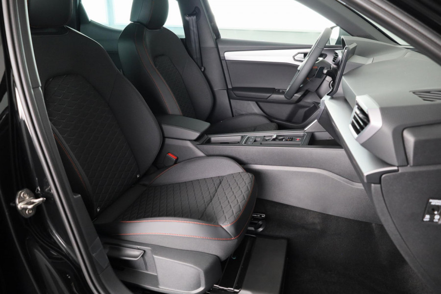 Seat Leon FR Business Intense 1.5 eTSI 150pk | Navigatie | 18 inch Lichtmetalen velgen | Parkeercamera