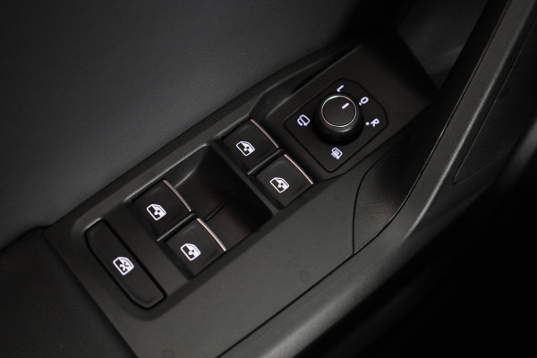 Seat Leon FR Business Intense 1.5 eTSI 150pk | Navigatie | 18 inch Lichtmetalen velgen | Parkeercamera