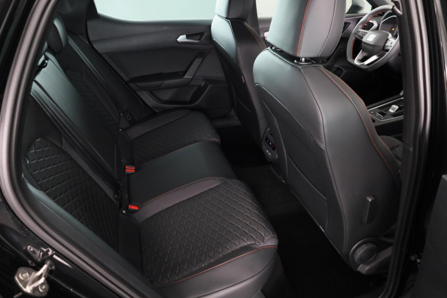 Seat Leon FR Business Intense 1.5 eTSI 150pk | Navigatie | 18 inch Lichtmetalen velgen | Parkeercamera