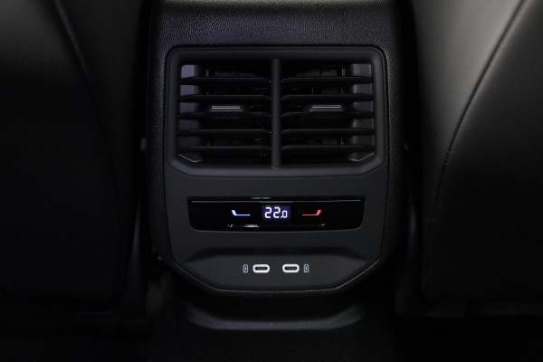 Seat Leon FR Business Intense 1.5 eTSI 150pk | Navigatie | 18 inch Lichtmetalen velgen | Parkeercamera