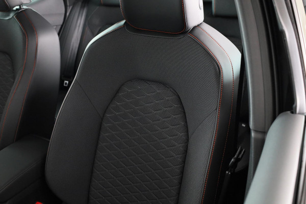 Seat Leon FR Business Intense 1.5 eTSI 150pk | Navigatie | 18 inch Lichtmetalen velgen | Parkeercamera