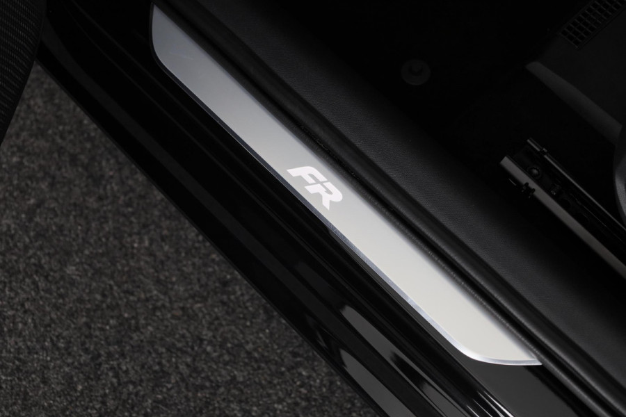 Seat Leon FR Business Intense 1.5 eTSI 150pk | Navigatie | 18 inch Lichtmetalen velgen | Parkeercamera