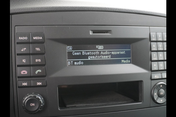 Mercedes-Benz Vito 111CDI 115pk Lang L2H1 3-zits Imperiaal Airco Licht-/regensensor Bluetooth Elek.ramen Zijwind assistent Betonplexvloer Wandkasten Achterdeuren Functional 2.000kg trekvermogen! 1e Eigenaar Euro 6 Origineel Nederlands geleverd.