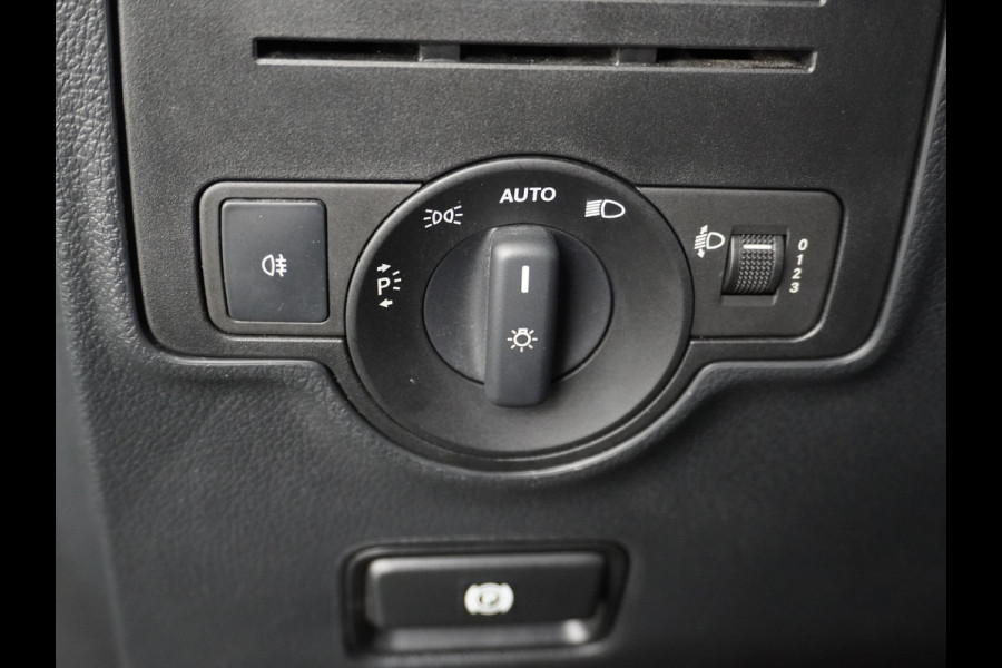 Mercedes-Benz Vito 111CDI 115pk Lang L2H1 3-zits Imperiaal Airco Licht-/regensensor Bluetooth Elek.ramen Zijwind assistent Betonplexvloer Wandkasten Achterdeuren Functional 2.000kg trekvermogen! 1e Eigenaar Euro 6 Origineel Nederlands geleverd.