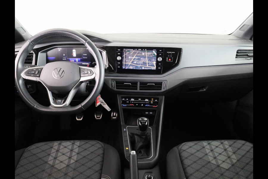 Volkswagen Polo 1.0 TSI R-Line Private lease vanaf €470,- pm | 95 pk | Verlengde garantie | Navigatie | Parkeersensoren | Adaptieve cruise control | Autom. airco |