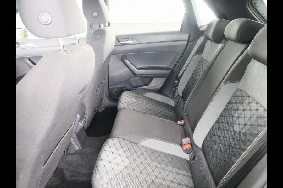 Volkswagen Polo 1.0 TSI R-Line Private lease vanaf €470,- pm | 95 pk | Verlengde garantie | Navigatie | Parkeersensoren | Adaptieve cruise control | Autom. airco |