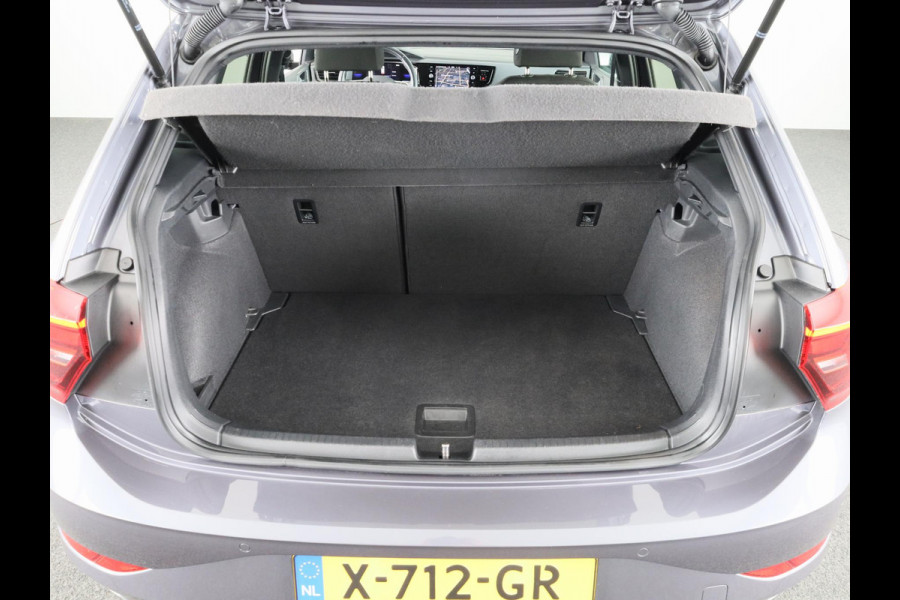 Volkswagen Polo 1.0 TSI R-Line Private lease vanaf €470,- pm | 95 pk | Verlengde garantie | Navigatie | Parkeersensoren | Adaptieve cruise control | Autom. airco |