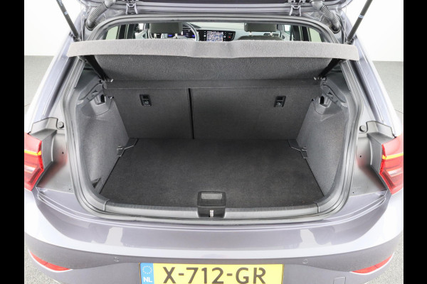 Volkswagen Polo 1.0 TSI R-Line Private lease vanaf €470,- pm | 95 pk | Verlengde garantie | Navigatie | Parkeersensoren | Adaptieve cruise control | Autom. airco |