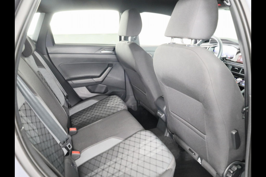 Volkswagen Polo 1.0 TSI R-Line Private lease vanaf €470,- pm | 95 pk | Verlengde garantie | Navigatie | Parkeersensoren | Adaptieve cruise control | Autom. airco |