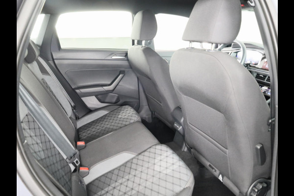 Volkswagen Polo 1.0 TSI R-Line Private lease vanaf €470,- pm | 95 pk | Verlengde garantie | Navigatie | Parkeersensoren | Adaptieve cruise control | Autom. airco |
