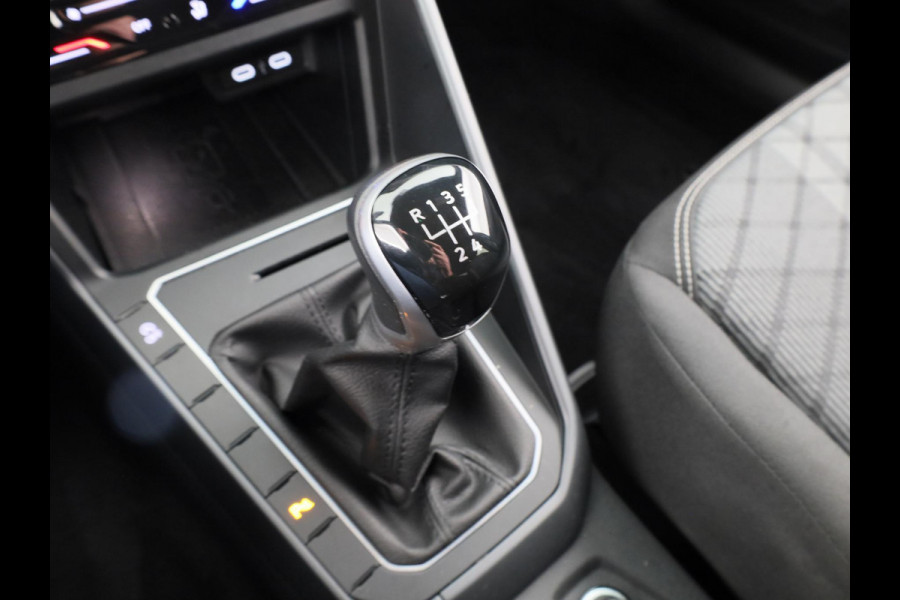 Volkswagen Polo 1.0 TSI R-Line Private lease vanaf €470,- pm | 95 pk | Verlengde garantie | Navigatie | Parkeersensoren | Adaptieve cruise control | Autom. airco |