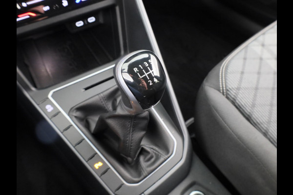 Volkswagen Polo 1.0 TSI R-Line Private lease vanaf €470,- pm | 95 pk | Verlengde garantie | Navigatie | Parkeersensoren | Adaptieve cruise control | Autom. airco |