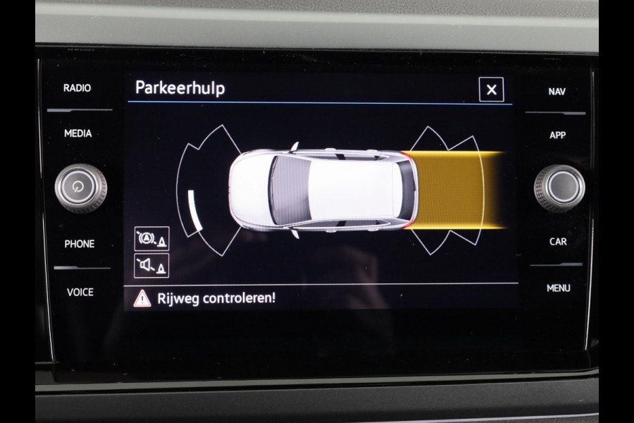 Volkswagen Polo 1.0 TSI R-Line Private lease vanaf €470,- pm | 95 pk | Verlengde garantie | Navigatie | Parkeersensoren | Adaptieve cruise control | Autom. airco |