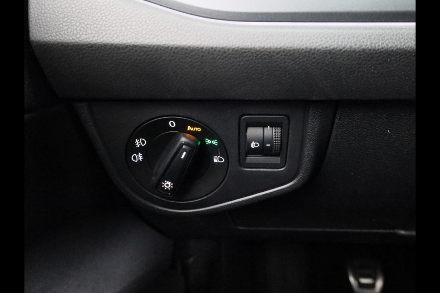 Volkswagen Polo 1.0 TSI R-Line Private lease vanaf €470,- pm | 95 pk | Verlengde garantie | Navigatie | Parkeersensoren | Adaptieve cruise control | Autom. airco |