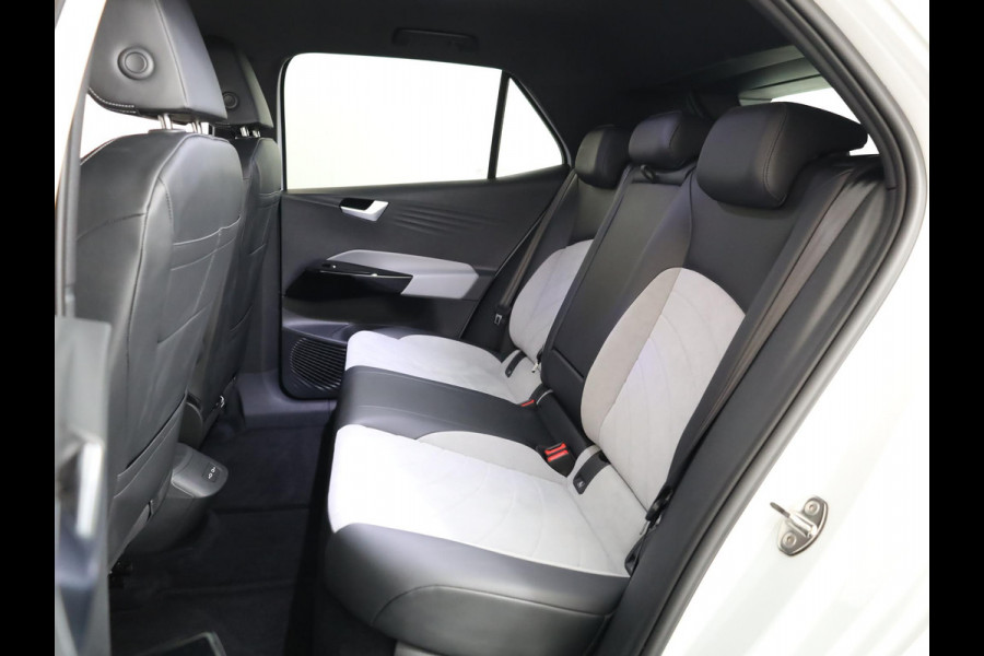 Volkswagen ID.3 Pro 58 kWh 204 pk | Navigatie | Parkeersensoren (Park assist) | Achteruitrijcamera | Adaptieve cruise control | Stoelverwarming |