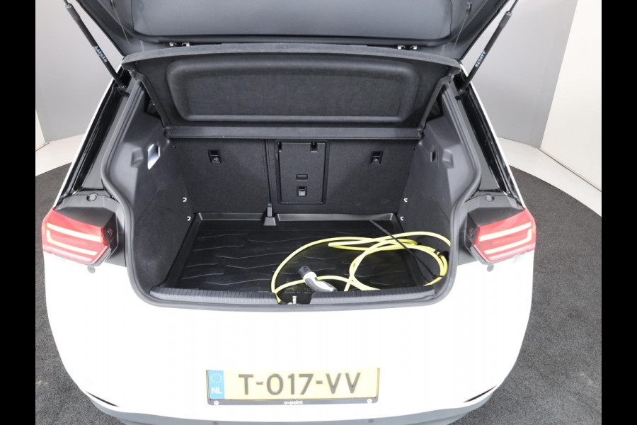 Volkswagen ID.3 Pro 58 kWh 204 pk | Navigatie | Parkeersensoren (Park assist) | Achteruitrijcamera | Adaptieve cruise control | Stoelverwarming |