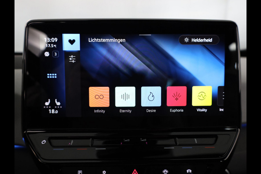 Volkswagen ID.3 Pro 58 kWh 204 pk | Navigatie | Parkeersensoren (Park assist) | Achteruitrijcamera | Adaptieve cruise control | Stoelverwarming |