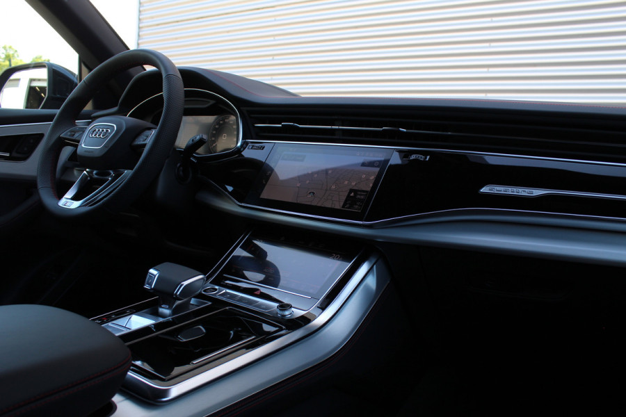 Audi Q8 60 TFSI e quattro Pro Line S Competition | Panoramadak | Massage | 23'' | Vierwielbesturing | Trekhaak | Koeling | OLED
