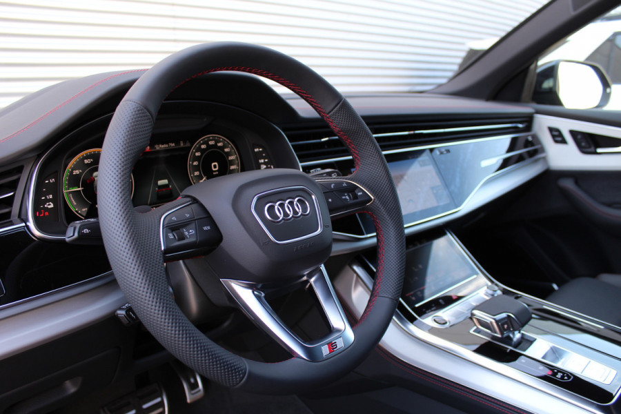 Audi Q8 60 TFSI e quattro Pro Line S Competition | Panoramadak | Massage | 23'' | Vierwielbesturing | Trekhaak | Koeling | OLED