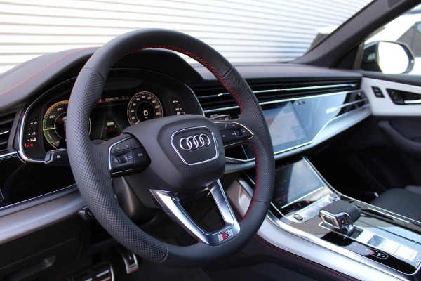 Audi Q8 60 TFSI e quattro Pro Line S Competition | Panoramadak | Massage | 23'' | Vierwielbesturing | Trekhaak | Koeling | OLED