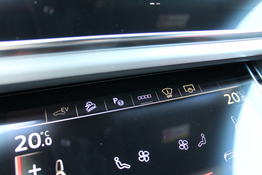 Audi Q8 60 TFSI e quattro Pro Line S Competition | Panoramadak | Massage | 23'' | Vierwielbesturing | Trekhaak | Koeling | OLED