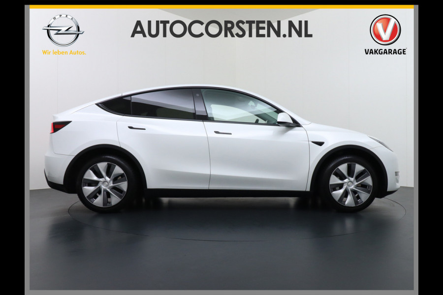 Tesla Model Y 514PK Long Range AWD Trekhaak 75kWh Warmtepomp Full-Self-Driving Computer 3 Leder  19" GSM-Sleutel Stoelverw.- V+A+Stuur+Voorrui Keyless PDC-a+v Elek.Achterklep Lmv Led Standkachel 4WD LR 1e Eigenaar, origineel Nederlands Geleverd, Trekvermogen-1600KG Accu-Garantie t/m sept-2031