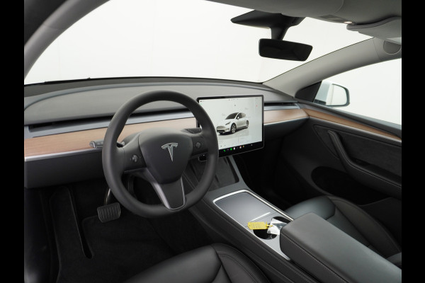 Tesla Model Y 514PK Long Range AWD Trekhaak 75kWh Warmtepomp Full-Self-Driving Computer 3 Leder  19" GSM-Sleutel Stoelverw.- V+A+Stuur+Voorrui Keyless PDC-a+v Elek.Achterklep Lmv Led Standkachel 4WD LR 1e Eigenaar, origineel Nederlands Geleverd, Trekvermogen-1600KG Accu-Garantie t/m sept-2031