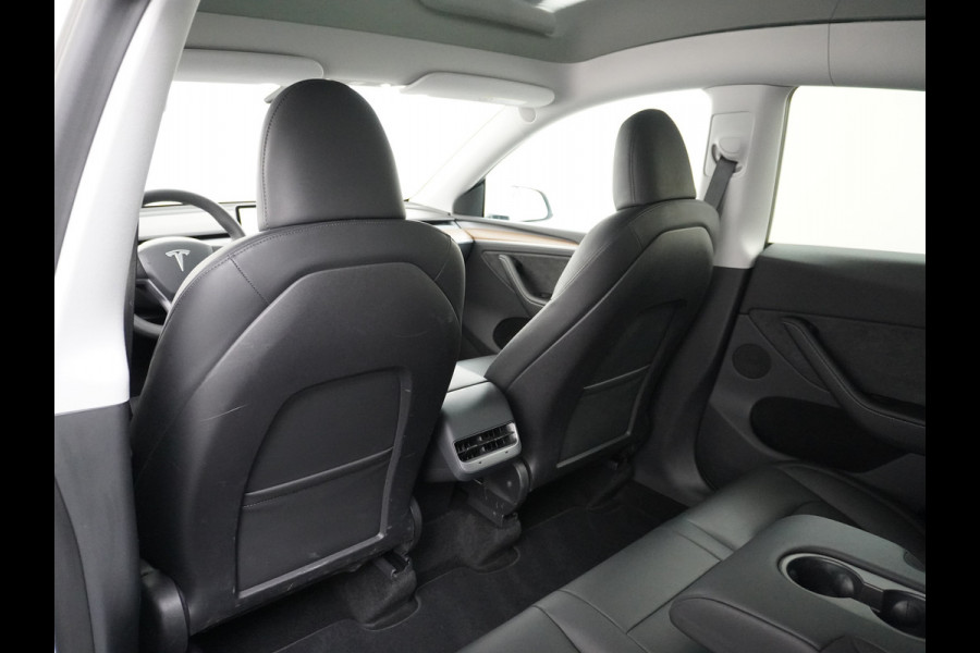 Tesla Model Y 514PK Long Range AWD Trekhaak 75kWh Warmtepomp Full-Self-Driving Computer 3 Leder  19" GSM-Sleutel Stoelverw.- V+A+Stuur+Voorrui Keyless PDC-a+v Elek.Achterklep Lmv Led Standkachel 4WD LR 1e Eigenaar, origineel Nederlands Geleverd, Trekvermogen-1600KG Accu-Garantie t/m sept-2031