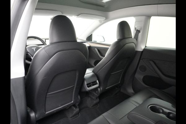 Tesla Model Y 514PK Long Range AWD Trekhaak 75kWh Warmtepomp Full-Self-Driving Computer 3 Leder  19" GSM-Sleutel Stoelverw.- V+A+Stuur+Voorrui Keyless PDC-a+v Elek.Achterklep Lmv Led Standkachel 4WD LR 1e Eigenaar, origineel Nederlands Geleverd, Trekvermogen-1600KG Accu-Garantie t/m sept-2031