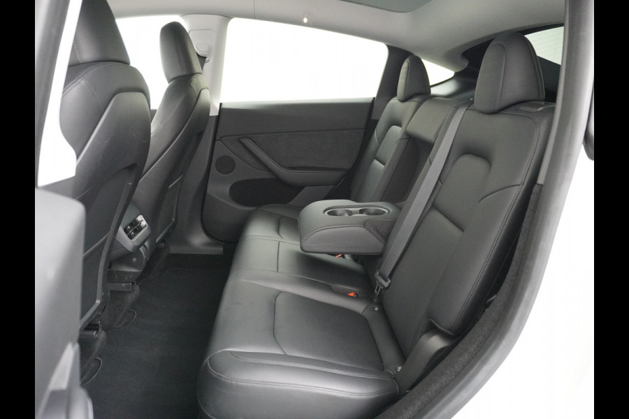 Tesla Model Y 514PK Long Range AWD Trekhaak 75kWh Warmtepomp Full-Self-Driving Computer 3 Leder  19" GSM-Sleutel Stoelverw.- V+A+Stuur+Voorrui Keyless PDC-a+v Elek.Achterklep Lmv Led Standkachel 4WD LR 1e Eigenaar, origineel Nederlands Geleverd, Trekvermogen-1600KG Accu-Garantie t/m sept-2031
